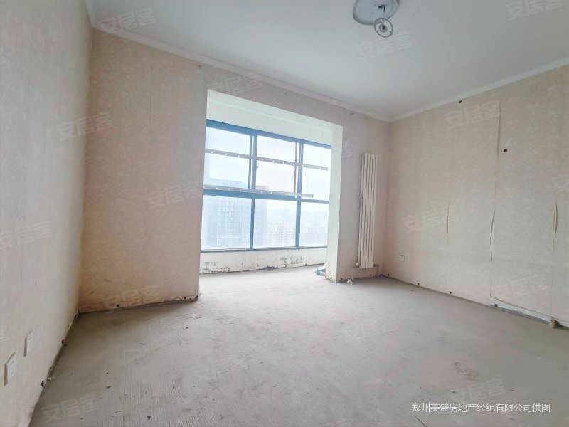 康平路九十六旭日龙园随时看房连通阳台毛坯可改造