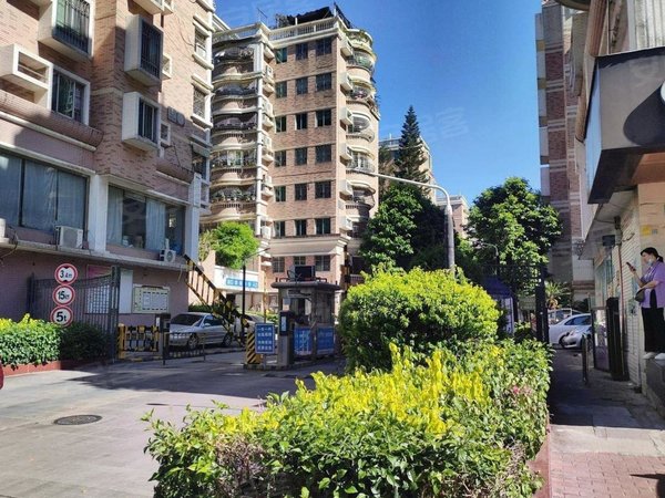 汕头龙湖珠港新城中泰花园星湖公园旁 中泰花园 花园小区三楼 双套间