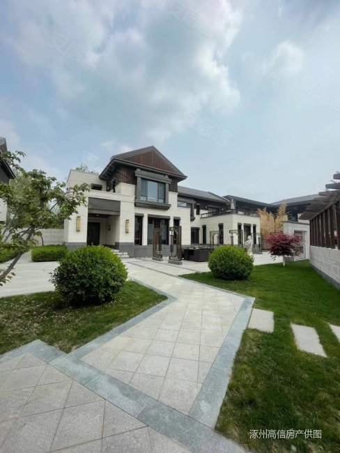 西京都高尔夫别墅4室2厅5卫236㎡南北106.1万