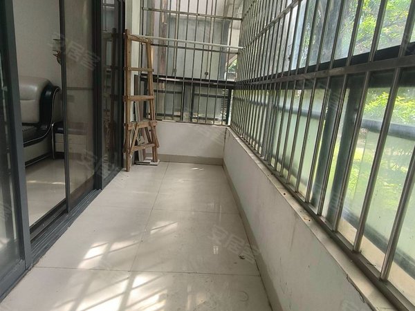 南宁兴宁东沟岭金源橘子郡3号线地铁口,家具齐全,小区园林好,金源橘子