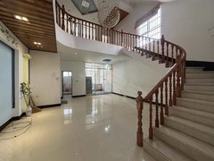 文山文山市州一中片区市中心鹏群山庄旁边秀峰路自建房出租4-6层中空复式楼四室两厅出租房源真实图片