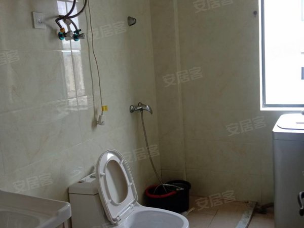 湖州安吉县递铺宁馨花园小区环境好!购物方便!