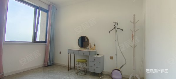 明湖公馆3室2厅2卫139.9㎡南北83万