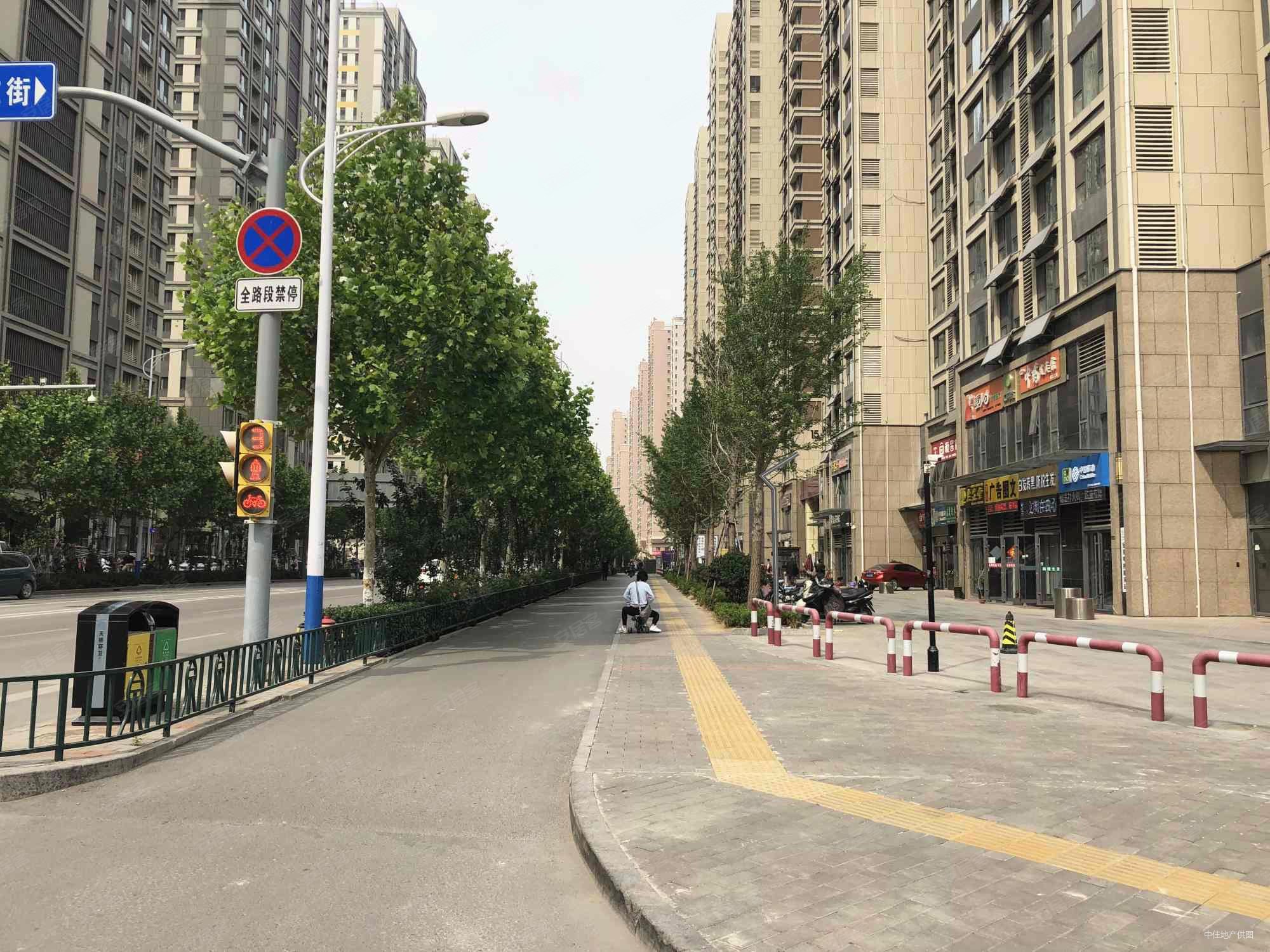 天桥cbd世茂天城精装交付看房随时楼下地铁近医院