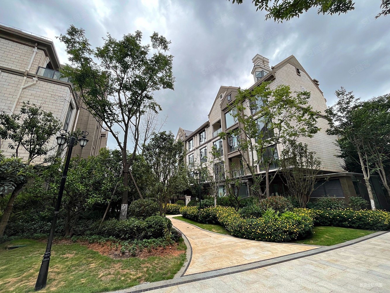 俊发滇池one5组团威廉郡4室3厅3卫159㎡南北548万