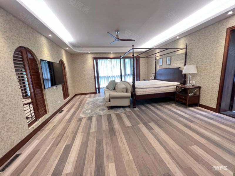 华侨城108坊 精装下叠边户出售 带150平私家花园 随时看