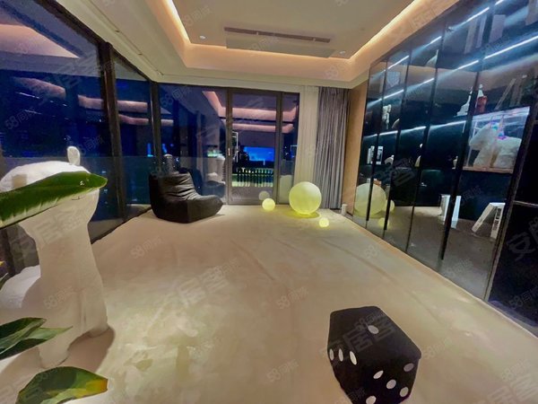 重庆江北观音桥龙湖唐宁one观音桥豪宅大平层,270度采光带浴缸衣帽间