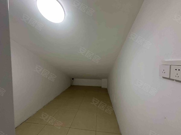 济南高新国际会展中心邓家花园邓家花园 4室1厅1卫  80平米出租房源