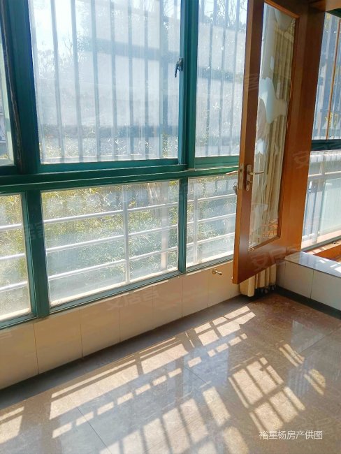 新康花园三期双阳台低楼层带飘窗