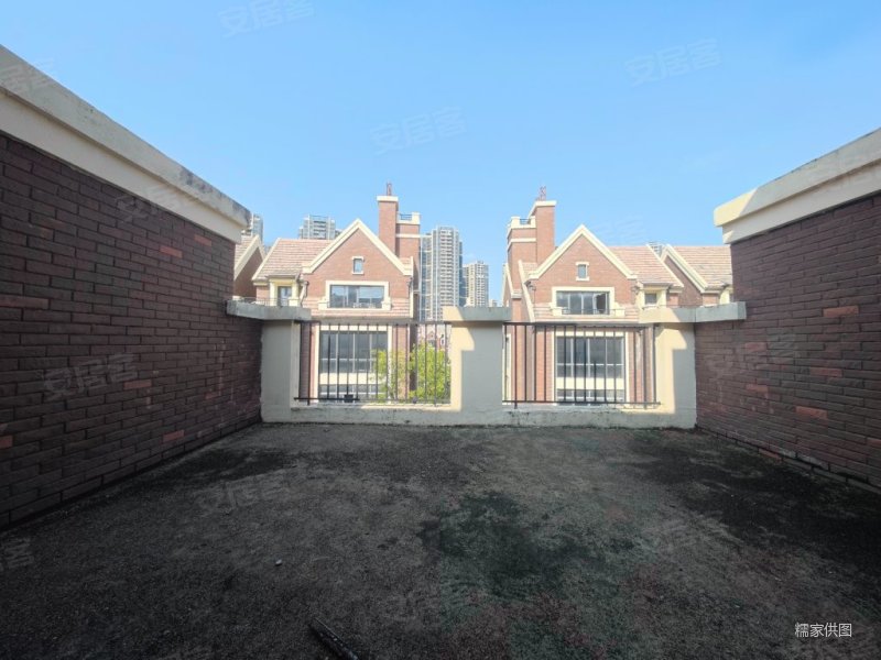 商业配套齐全 居住密度低 房龄新 交通便利 正南朝向,碧桂园翡翠山