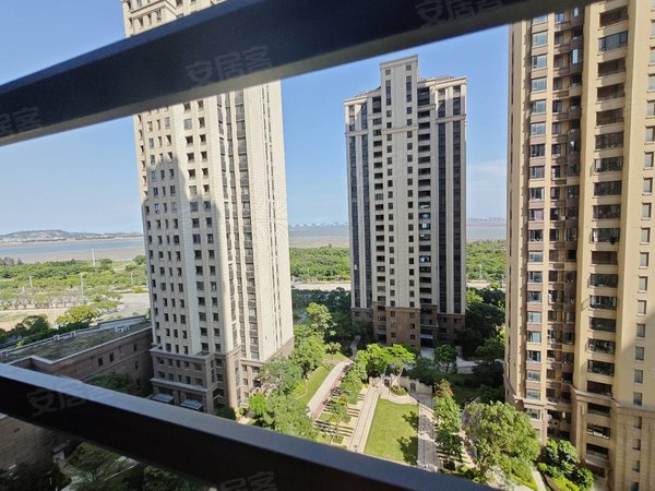 泉州丰泽东海湾上实海上海领海苑三房两卫,小区环境优美,可看海,房间