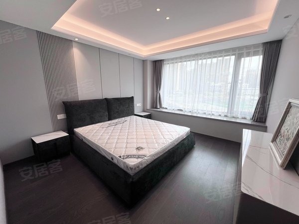 大悦城旁 滨融府大平层4房 业主非常好说话 图片实拍送车位