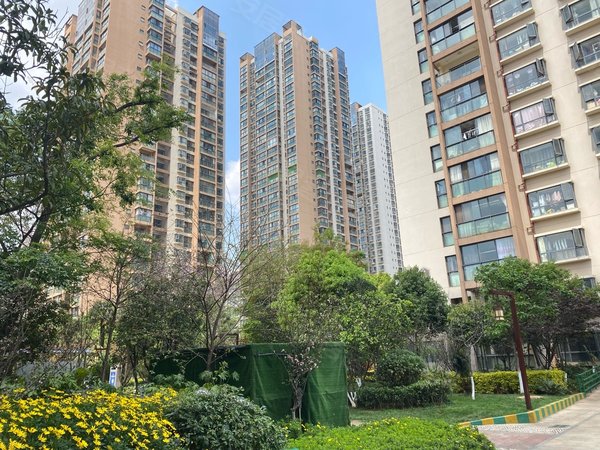 昆明西山大商汇润城2区万达旁润城二期,温馨两室,拎包入住,电梯房