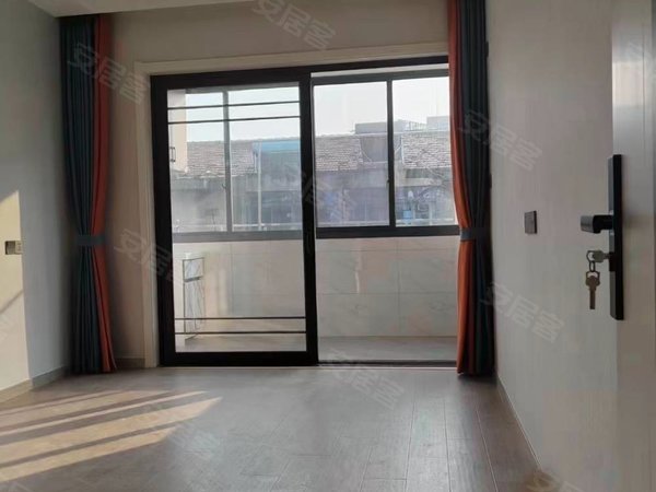 无锡宜兴宜城太滆小区太滆新村,72平方米,6楼上有尖顶,二室一厅,明厨