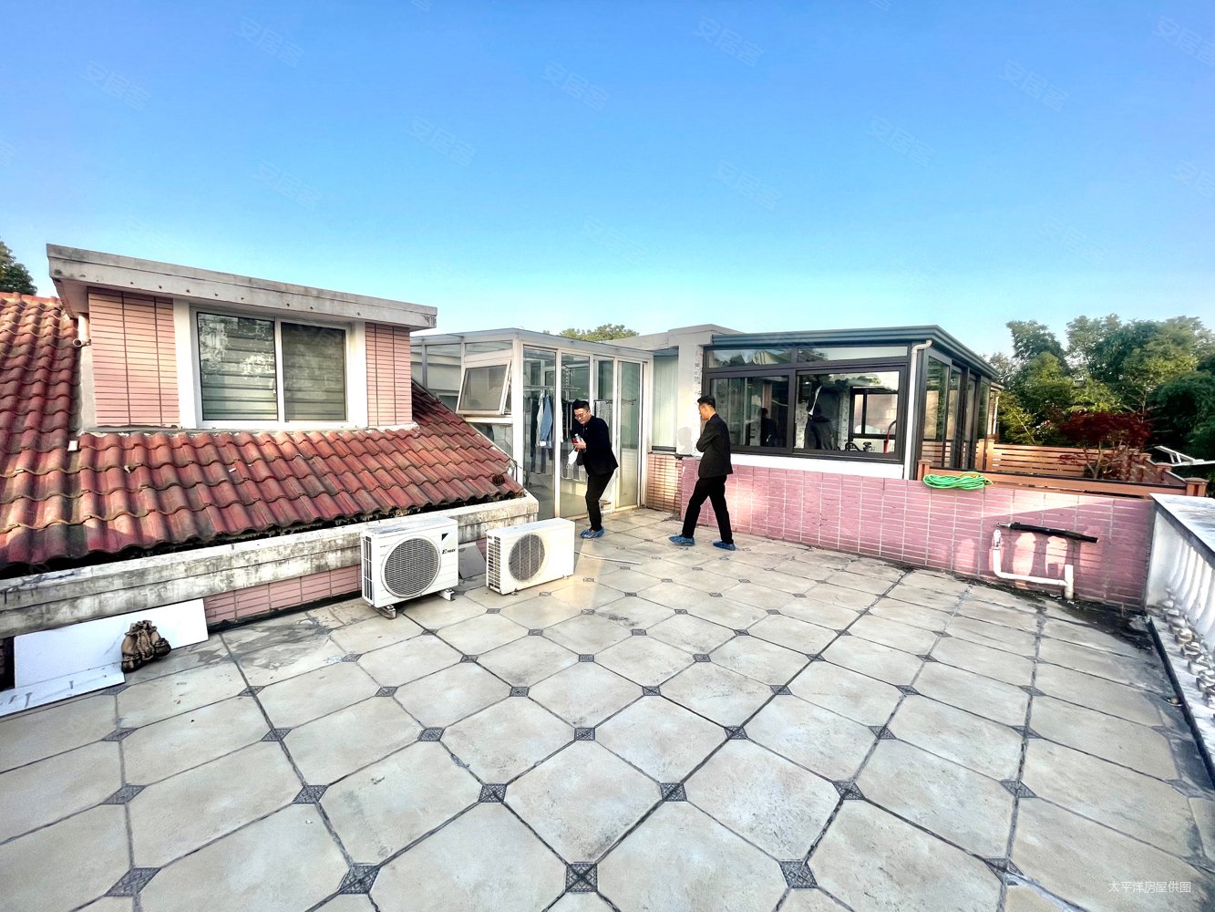 康虹花园(别墅)4室2厅3卫144.73㎡南北1000万