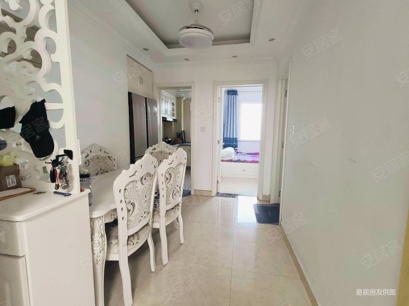 伯爵公馆,电梯全明三室,精装短住