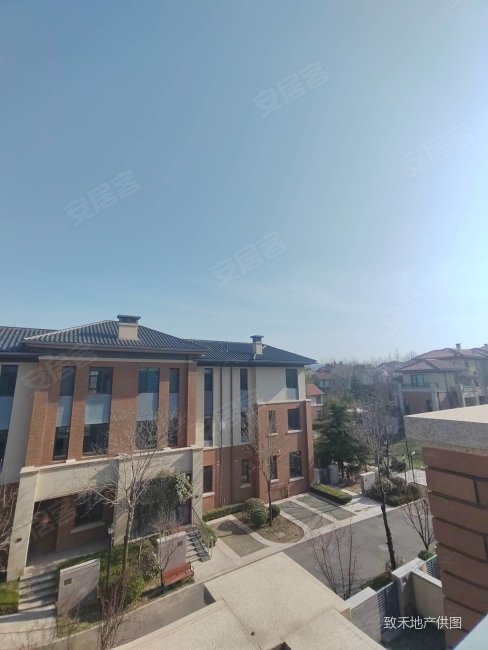 海信温泉王朝(别墅)4室2厅4卫190㎡南北210万