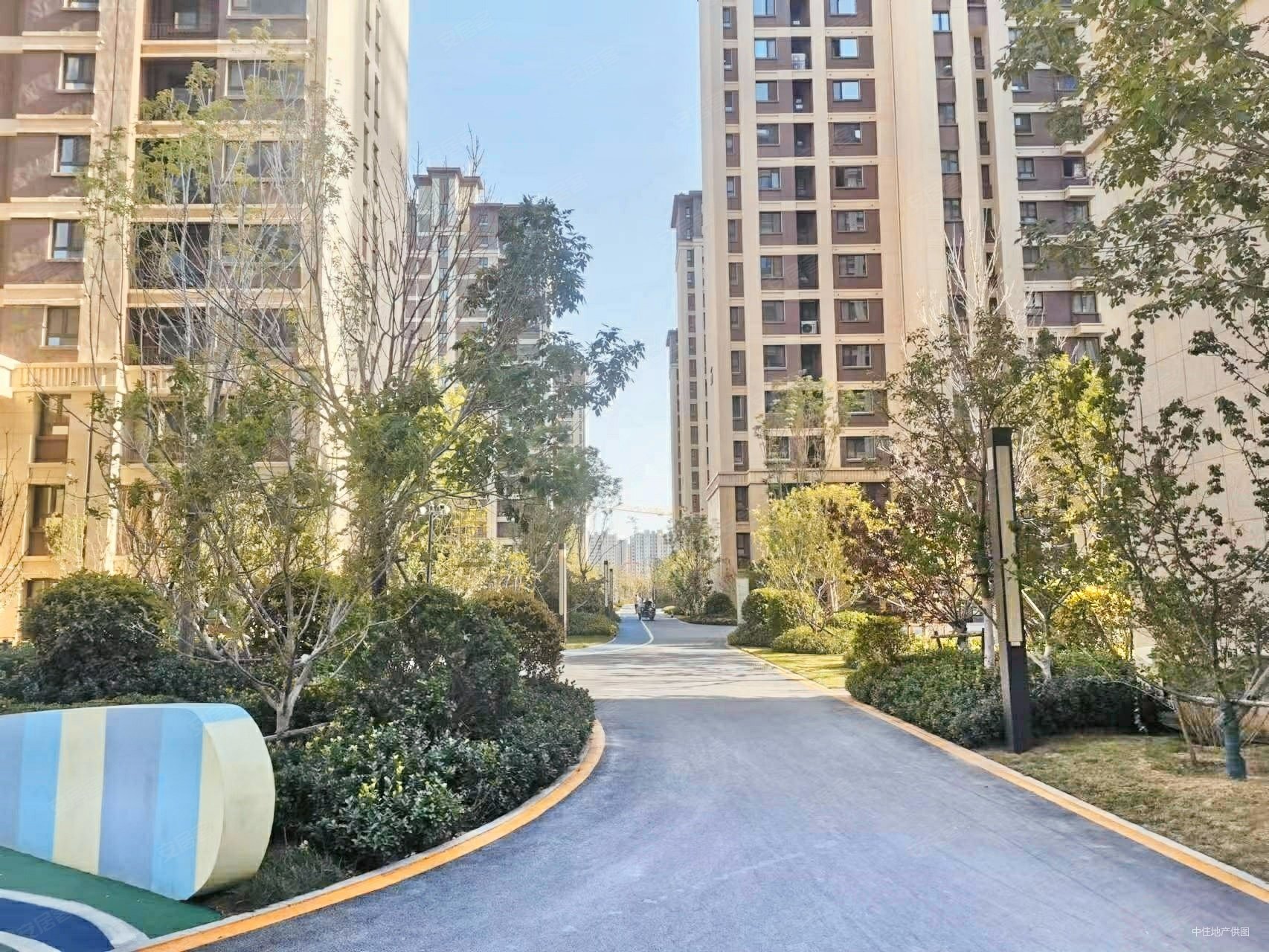 鲁商金茂悦府3室2厅2卫110.6㎡南北129万