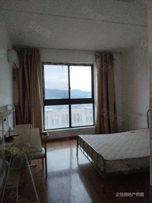 出售龙华苑135平带车位杂物间103万