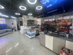 丹东振兴第二医院万达门市 320平 租金15万一年 上下两层 装修的挺好出租房源真实图片
