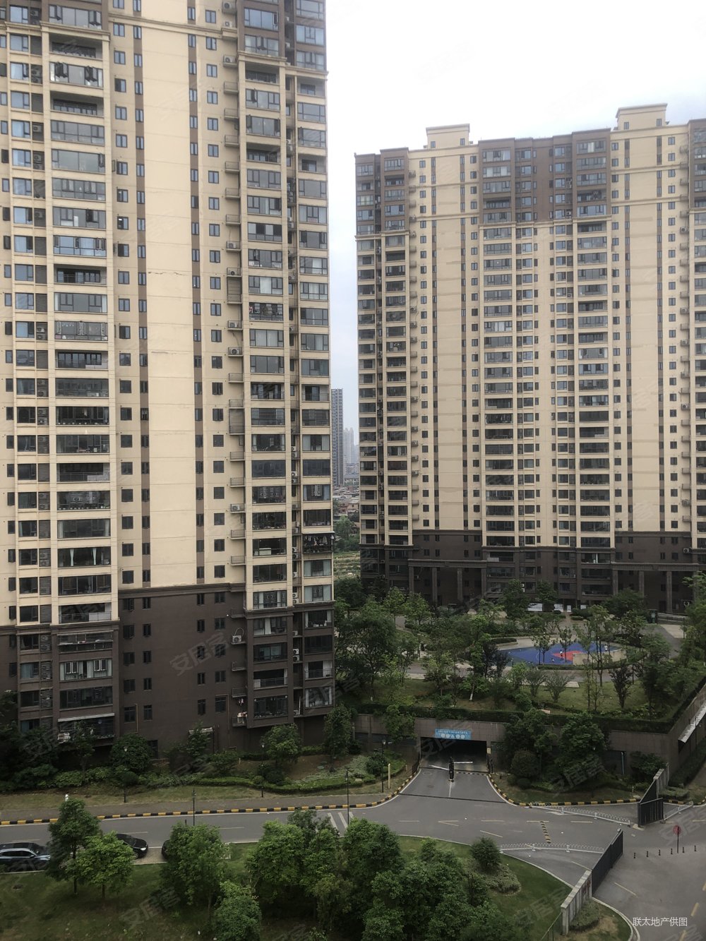 中粮鸿云4室2厅3卫170㎡南北160万