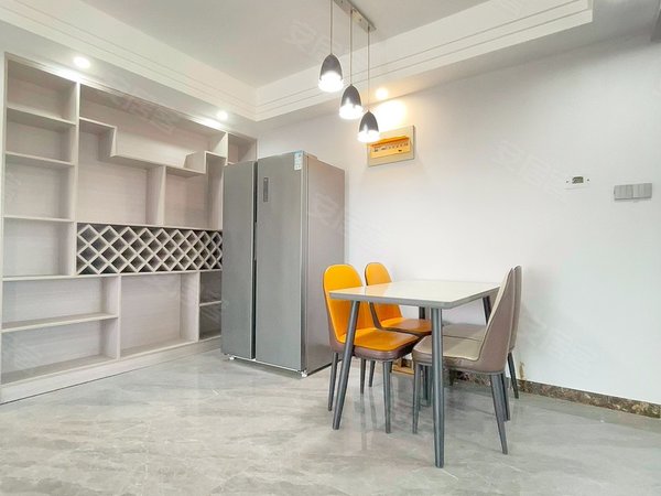 徐州云龙新淮中心地铁时尚生活广场急租 和平大道 地铁大厦 楼下地铁口 精装大三室带车位包物业出租房源真实图片