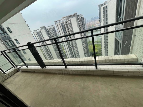 广州荔湾桥中悦江上品苑河沙地铁口悦江上品 2房1卫 带大平台 高层