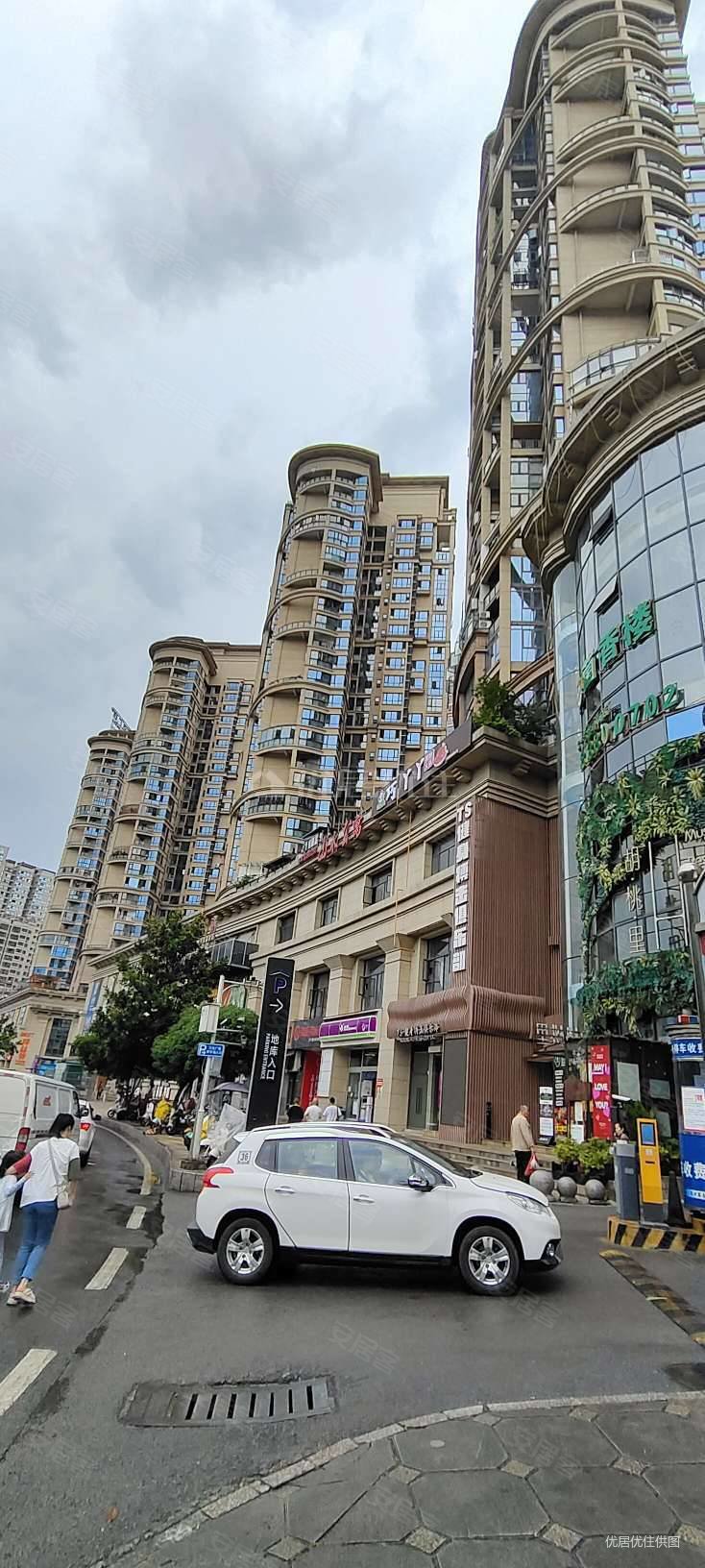 龙湾国际二期精装修拎包入住160万