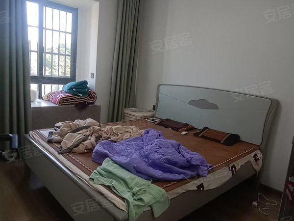 市医院附近,兰田小区,精装修,设备齐全,拎包入住,看房方便