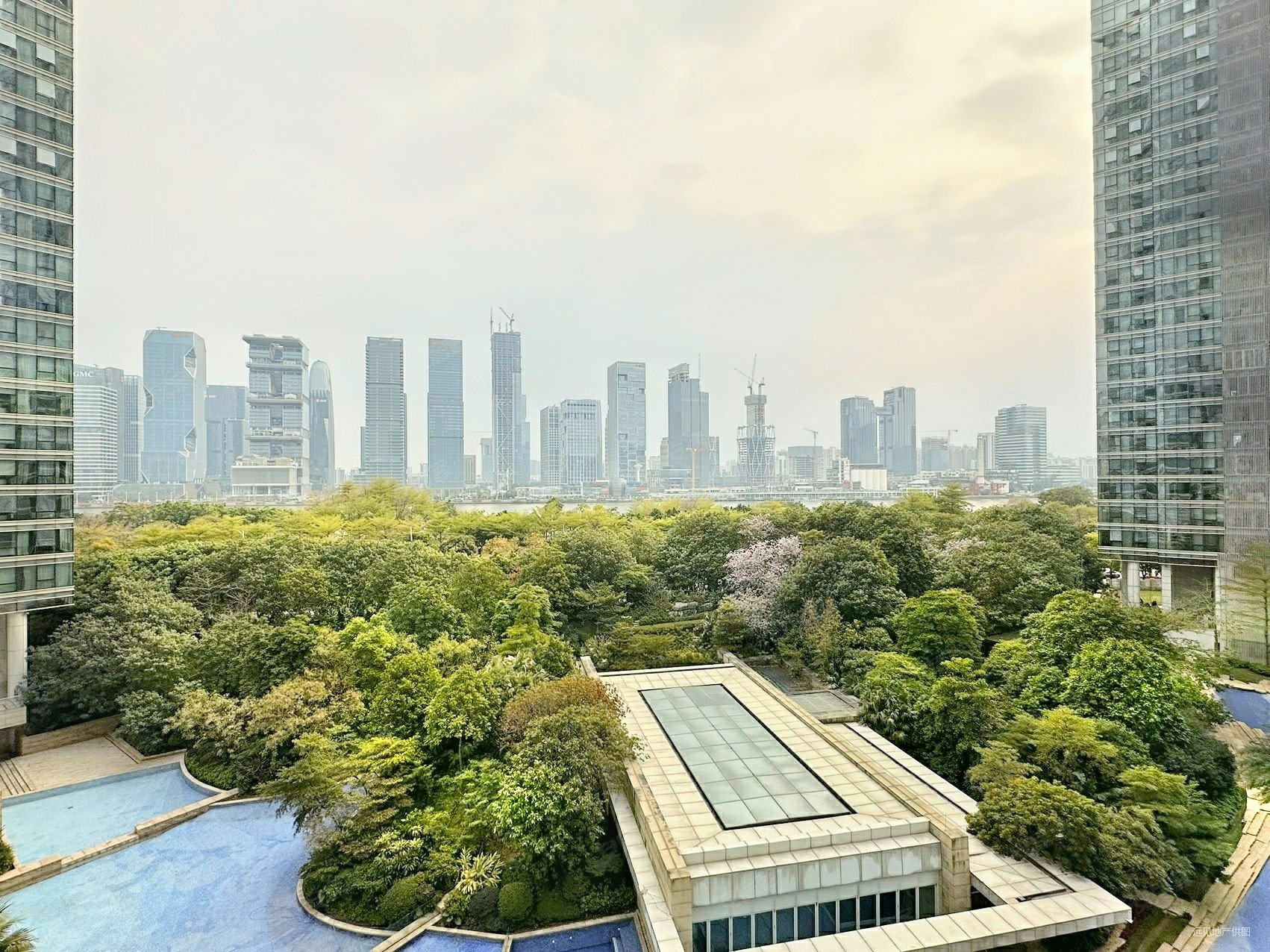 广州名片鼎峯侨鑫汇悦台稀有江景户型放卖满五税省