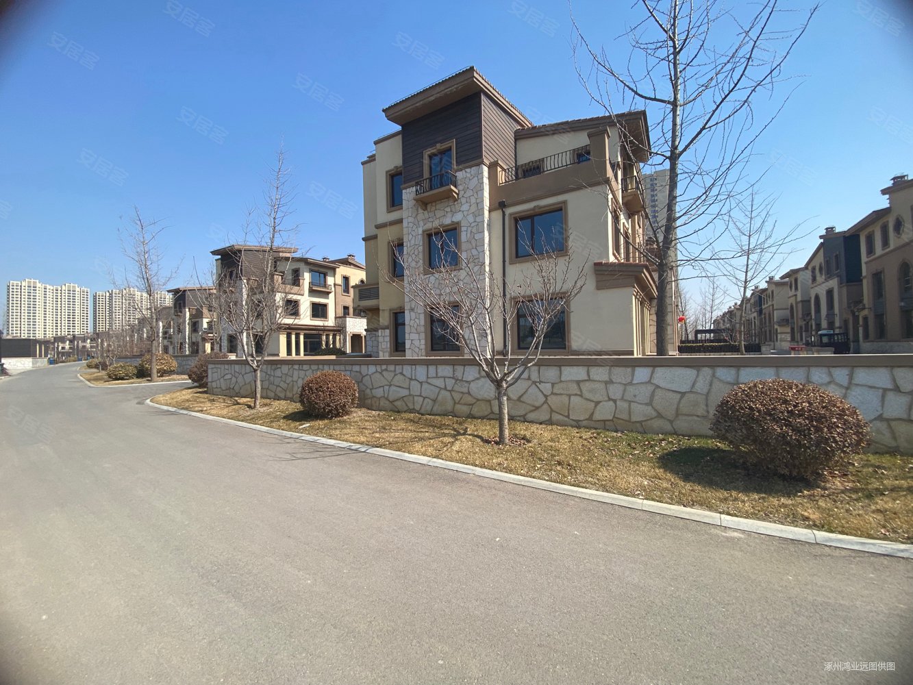 京都颐和城5室3厅6卫298㎡南北339万