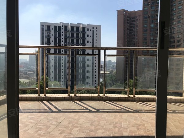 临近地铁口!东逸翠苑精装一房,超大阳台,租金1300