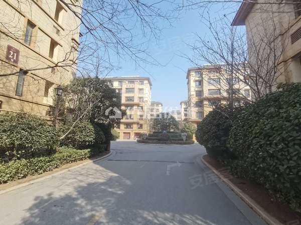 青岛莱西望城梦想望城(晨园)这个小区装修醉好的一套房子,家具家电