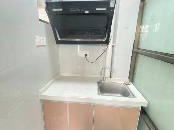 南宁青秀青秀山琅西四组双拥路路南湖公园附近,琅西小学旁,精致电梯单间带阳台,可短租出租房源真实图片