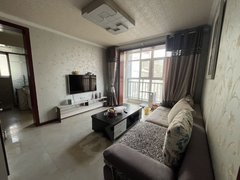 锦绣华庭旁边阳光新城，三楼单身公寓，客卧分开，精装修，年租。