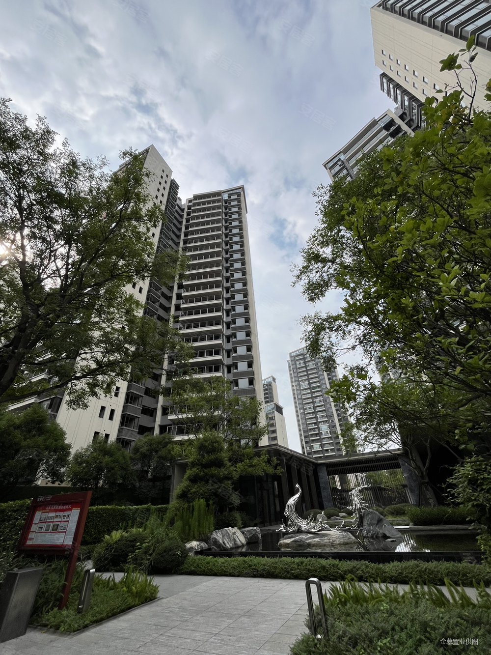 南宁房产网>南宁二手房>良庆二手房>五象大道二手房>龙光天宸>1000