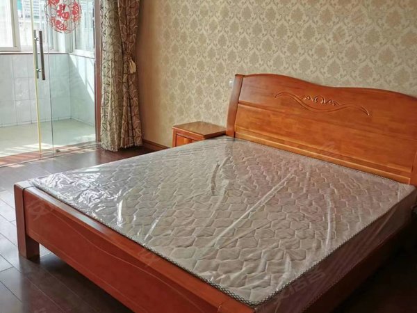 无锡宜兴宜城南郊花园出租,南郊花园五楼140平方,3室2厅一卫,高档装修