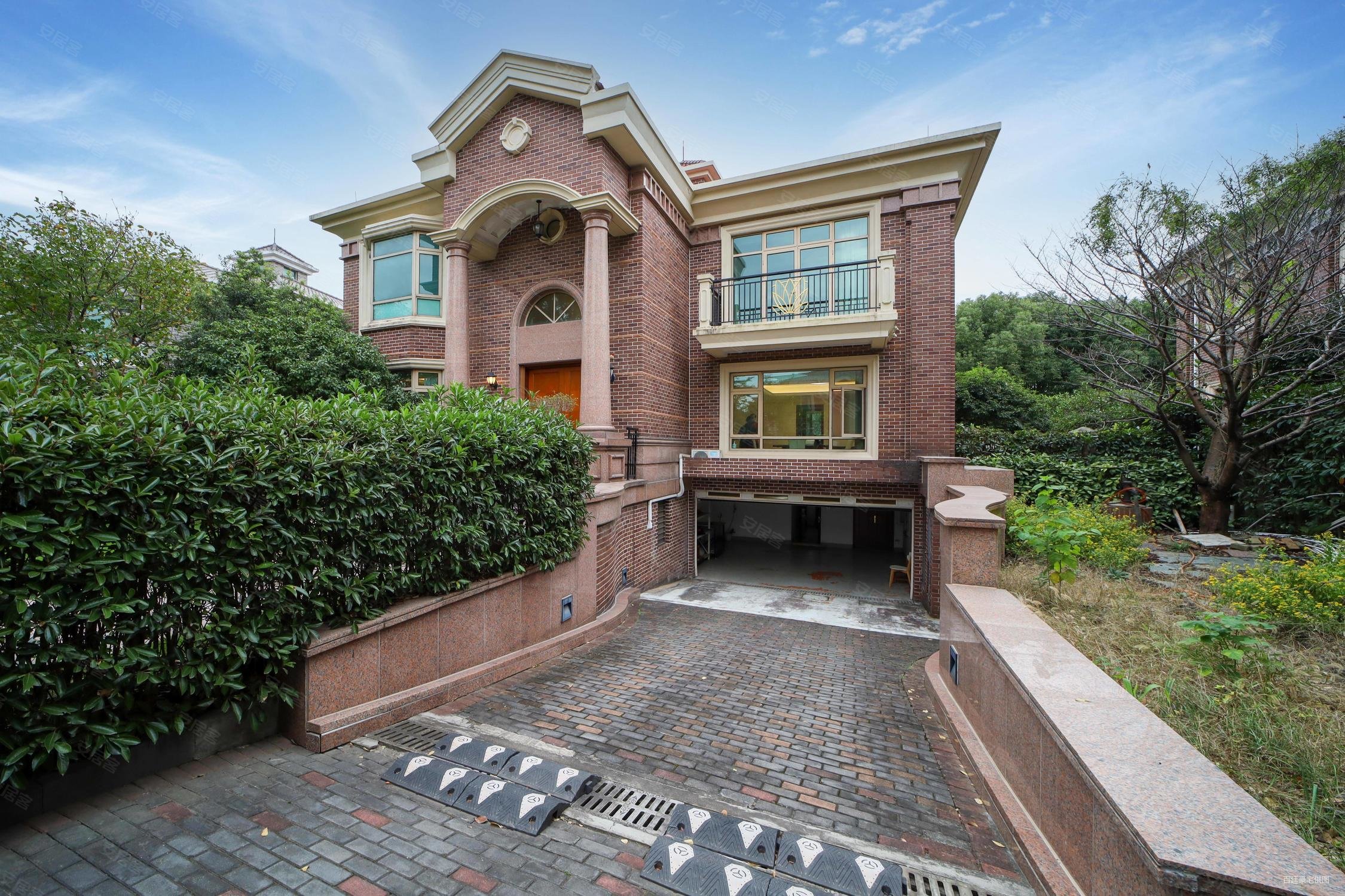 御翠园7室3厅5卫604.83㎡南北11500万