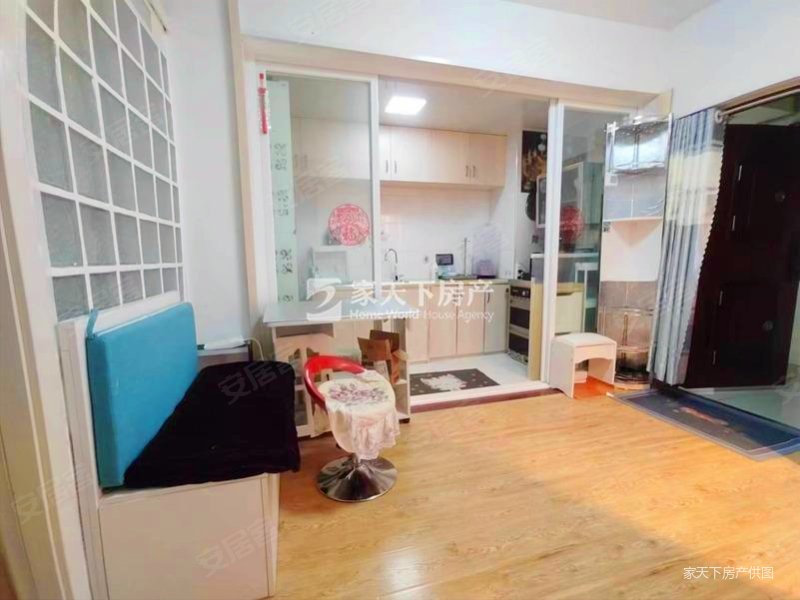 宝龙旁2013 年电梯房商圈成熟 中间好楼层 临地铁 拎包住,上海新苑