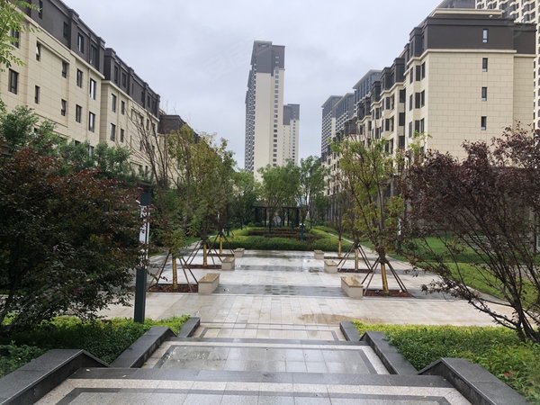 沈阳沈北新区道义吾悦华府(二期)吾悦广场!地铁口!精装修三室两卫!