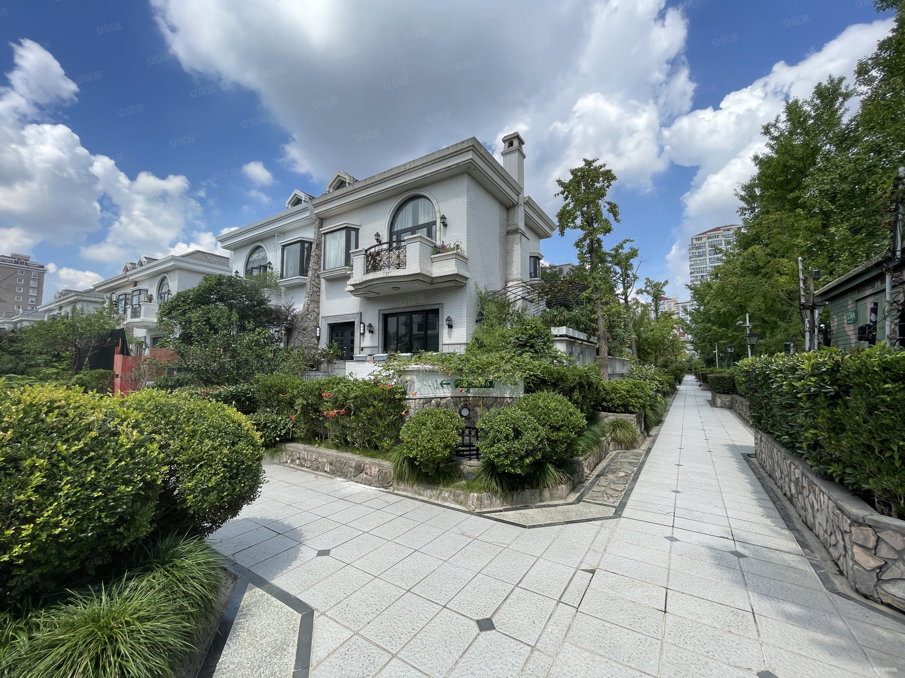 新挂牌房源虹梅别墅区人车分流小区坐北朝南位置非常安静