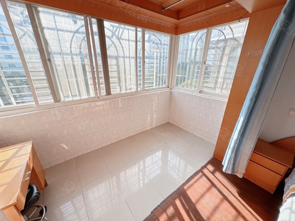 宁波鄞州明楼幸福苑(二期)无中介低楼层朝南带阳台整体大衣柜 出门3号