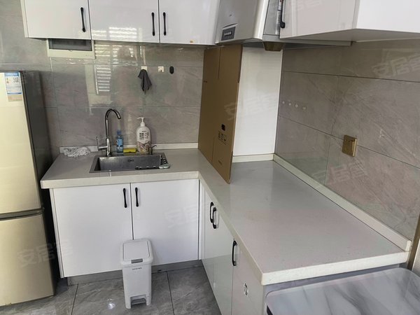 海宁长安镇农发区新天地公馆长安地铁口 学校旁新天地公馆精装一室一厅诚心出租 拎包入住出租房源真实图片