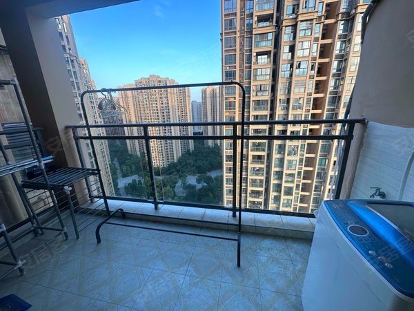 重庆渝北空港长安锦尚城观月轻轨站电梯二房精装修1700元出租房源真实