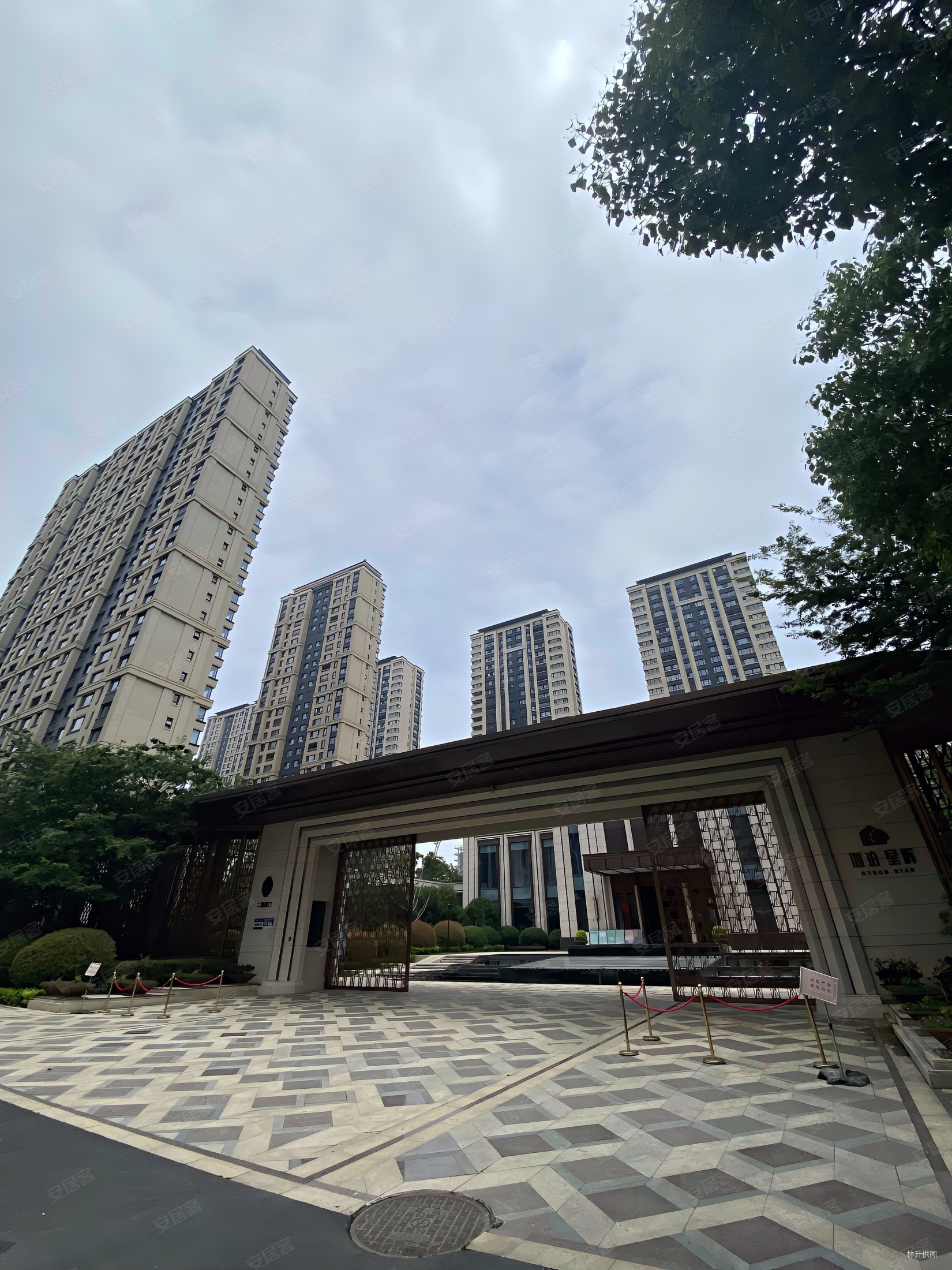 海珀星晖(二期)4室2厅2卫143㎡南820万