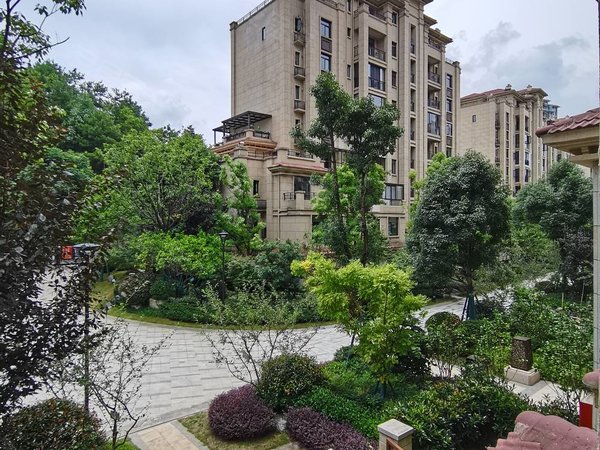 贵阳花溪花溪公园美的国宾府a区(二期)美的国宾府,精装大三房空房便宜