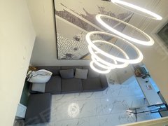 杭州临平临平北南向采光好，周边生活便利，步行就能到杭州临平宝龙广场。出租房源真实图片