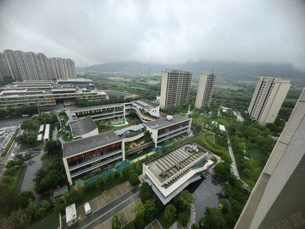 苏州高新区科技城大悦澜庭143平4房2卫,裸租,带地暖,近星悦里商场