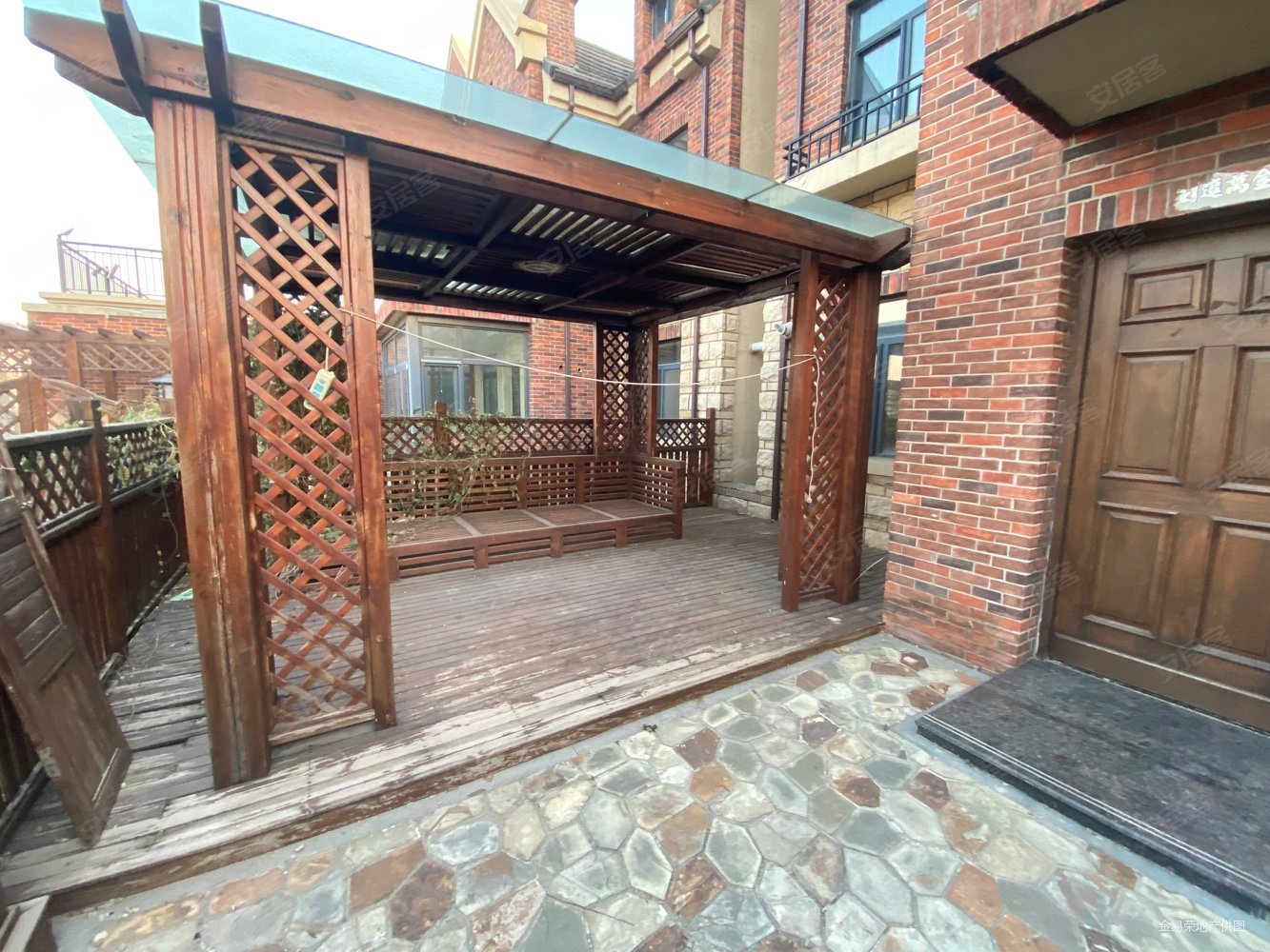 精装独栋别墅 带码头 200平大院 装修白送 降价急售,仁爱团泊湖鸿雁岛