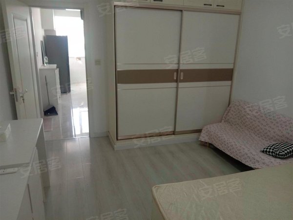 大连中山三八广场新乐里三八广场，比优特附近，一室一厅高楼层，家电齐全拎包入住的出租房源真实图片